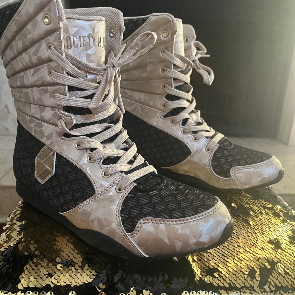 Society Nine boxing shoes size 8, sneaker boots